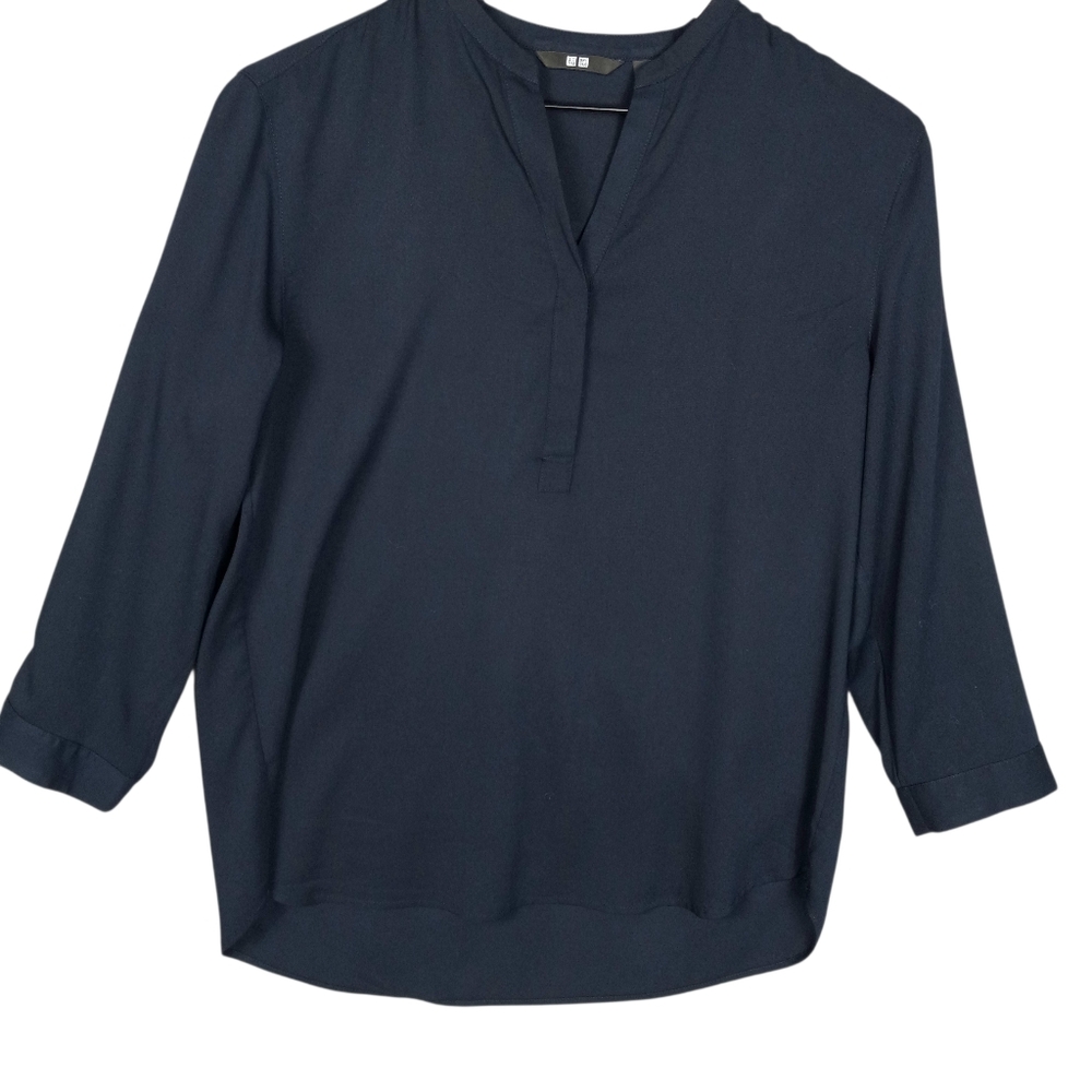 Uniqlo Navy Blue Blouse Size Small 22in pit to Pit 26in in length
